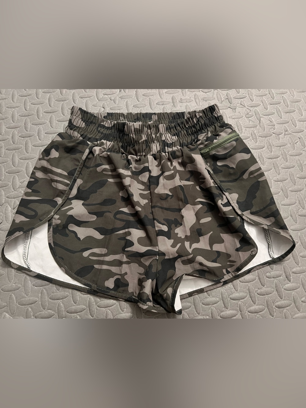 Blooming jelly women’s camo shorts medium